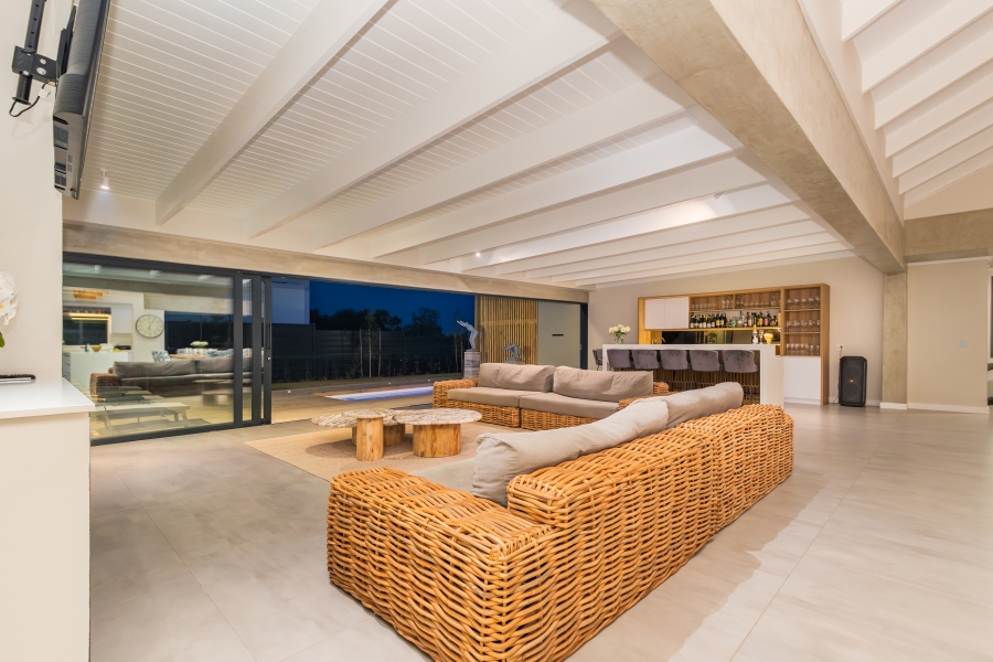 6 Bedroom Property for Sale in Brackenridge Western Cape